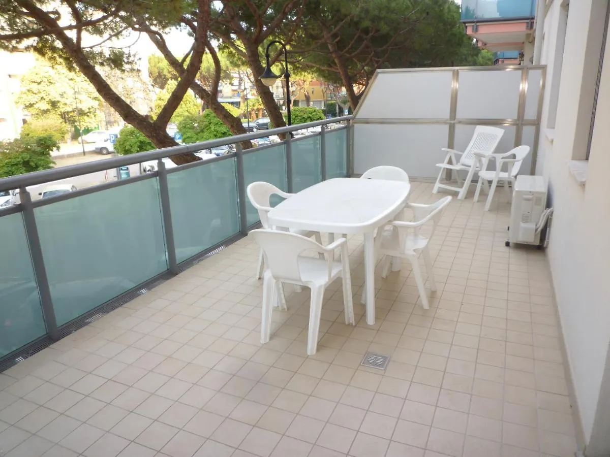 Lara Apartment Lido di Jesolo 0*,